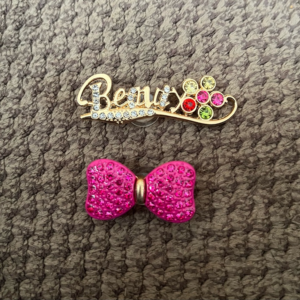 2PC Beauty & Bow Croc Charm Set